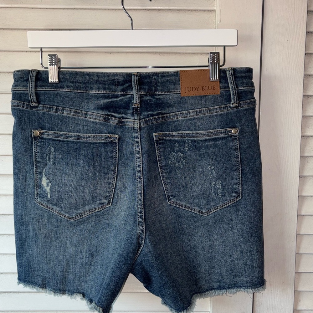NWOT Judy Blue Curvy Lilly Tummy Control High Rise Shorts XL Medium Wash Stretch - Picture 5 of 7